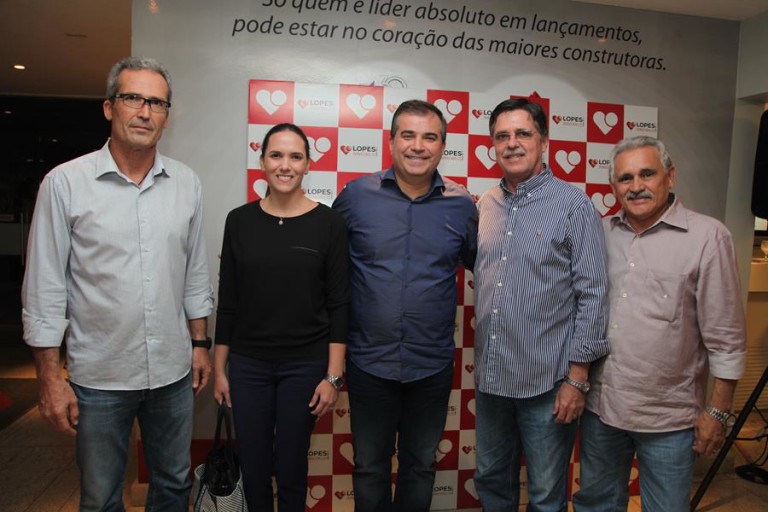 Lopes Immobilis entrega doações da Campanha Coração Solidário