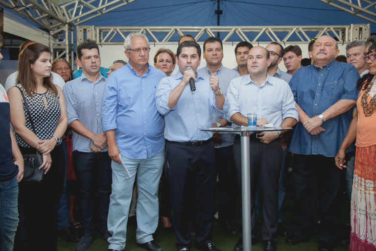 Roberto Cláudio entrega posto de saúde Dr. Pompeu Vasconcelos