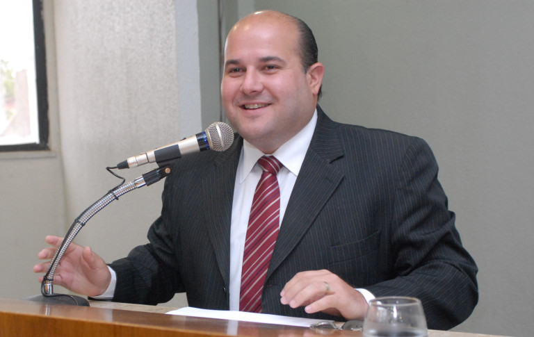 Roberto Cláudio entrega nova Praça do Trem