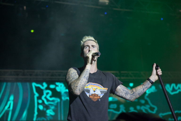 Maroon 5 anima o público no Marina Park