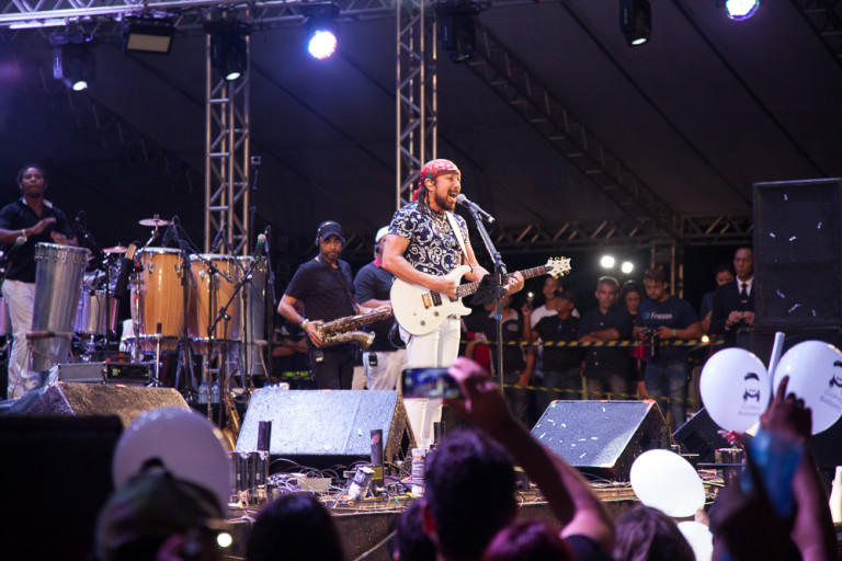 Bell Marques comanda show dos 23 anos do Siriguella