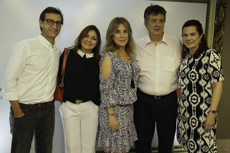 JSC e Monteiro Aranha realizam entrega do Constable Galerie