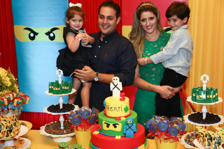 Festa para celebrar os 5 anos de Henri Bastos