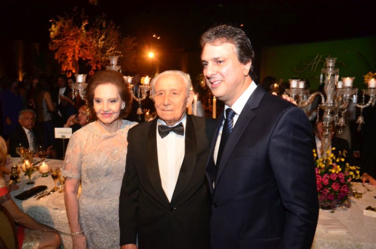 Camilo Santana comparece a festa de 90 Anos de Adauto e Humberto Bezerra.