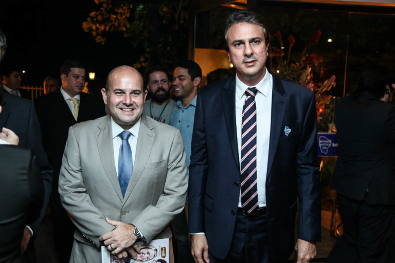 Roberto Cláudio e Camilo Santana autorizam requalificação de 57 praças de Fortaleza