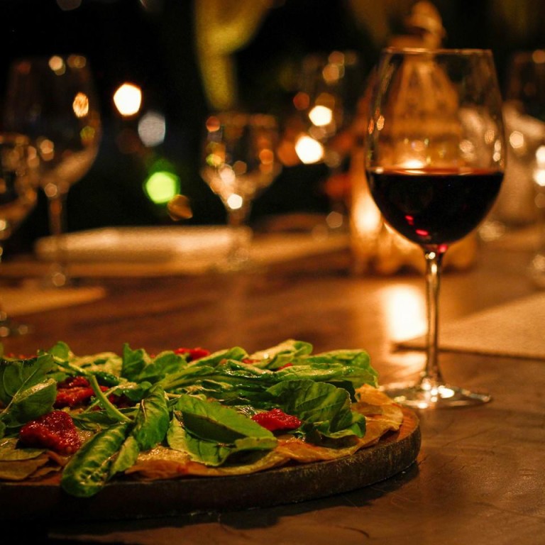 Noite de Pizzas e Vinhos no Colosso Lake Lounge