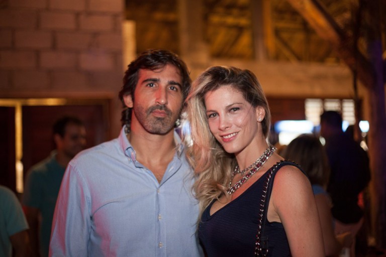 Lucas Fiuza e Nathalia Colares no sunset party do Café de La Musique
