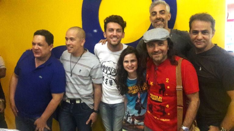 Atores marcam presença na pré-estreia de O Shaolim do Sertão, no Grand Shopping