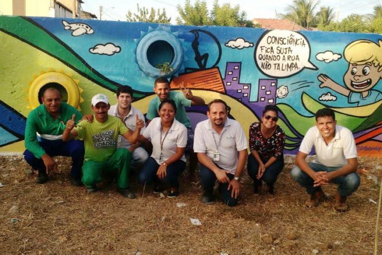 Grupo Marquise e Ecofor transformam pontos de lixo em jardins verticais