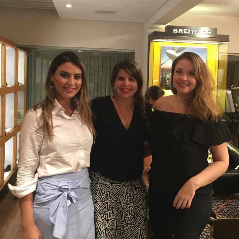 Bate papo com especialistas de beleza na Maison Tânia Joias