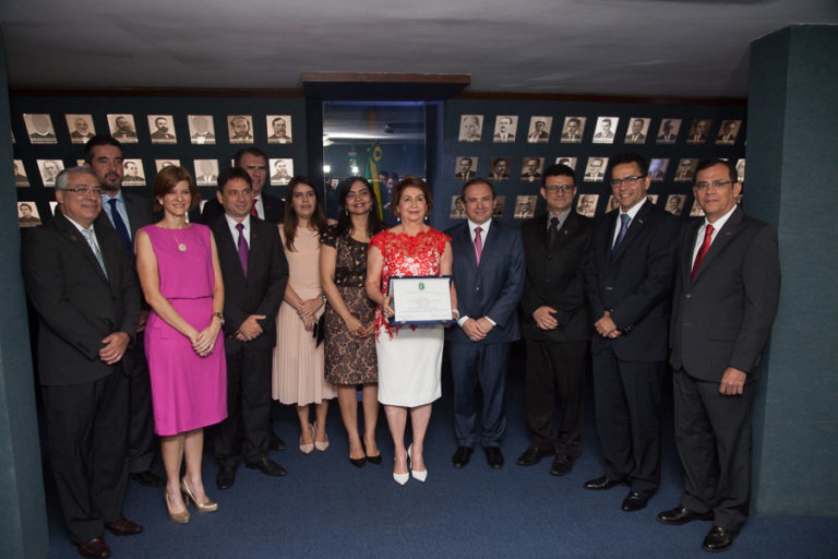 AL homenageia Espaço Cultural Unifor e Airton Queiroz