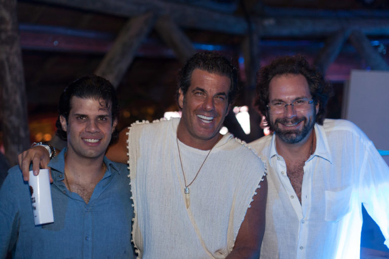 Os empresários Luís Valadares e Bruno Borges, prometem agitar a noite de Reveillon no Café De La Musique