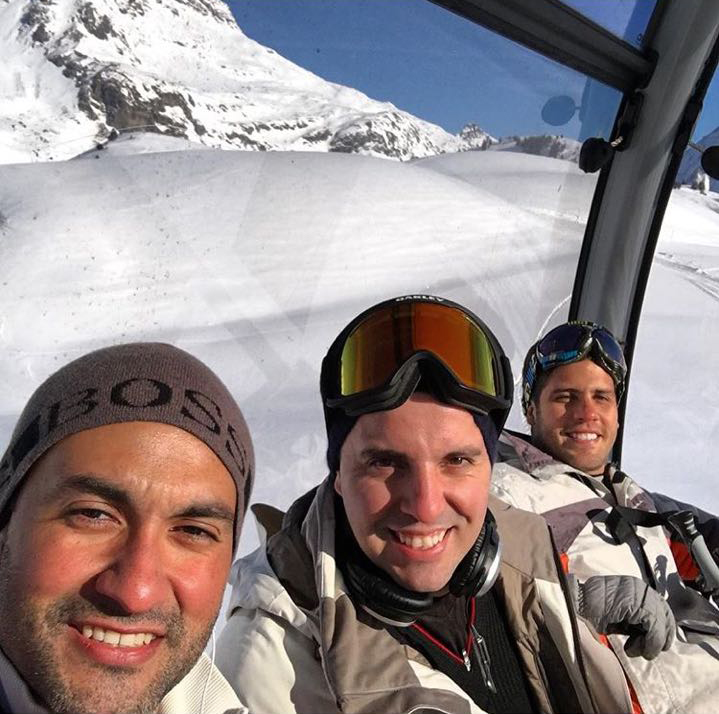Andre Coelho está esquiando em Lech Zürs am Arlberg