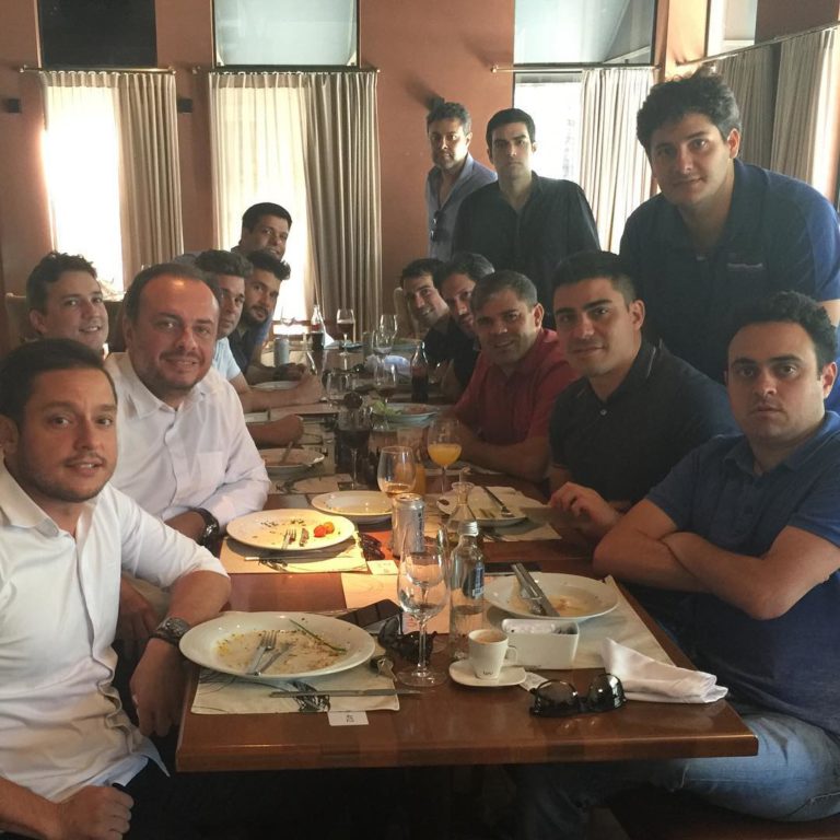 Adriano Nogueira comemorou aniversário de Eduardo Feitosa no Geppos do Jardins Open Mall