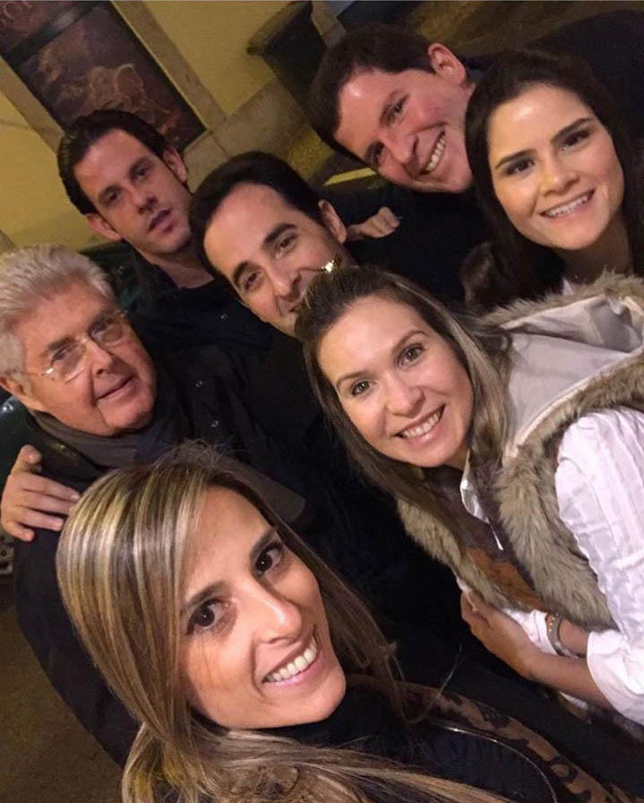 Eduardo Fiuza está curtindo as férias com a família nos Alpes franceses