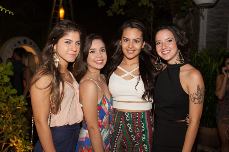 Hoje tem Dennis no Colosso Lake Lounge