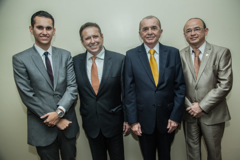 Domingos Filho toma posse como novo presidente do TCM