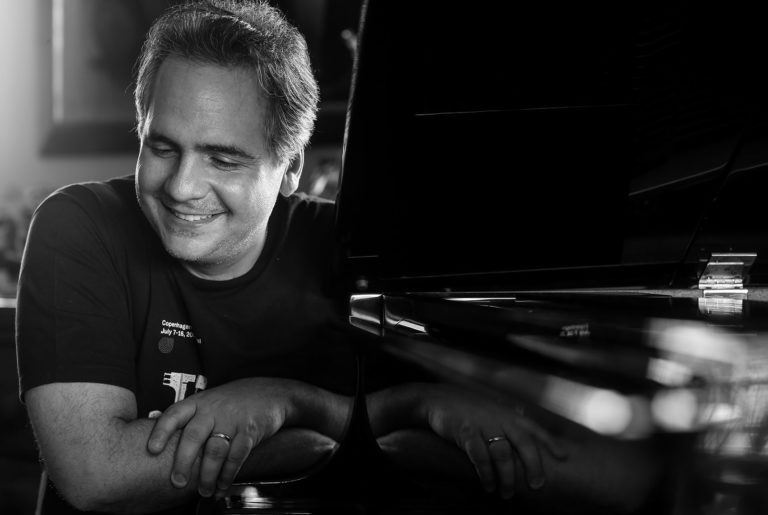 Ricardo Bacelar se apresenta em Fortaleza