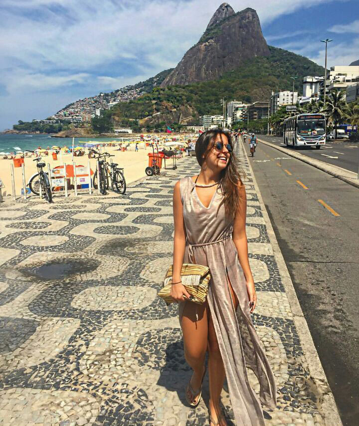 Fernanda Levy curte carnaval no errejota