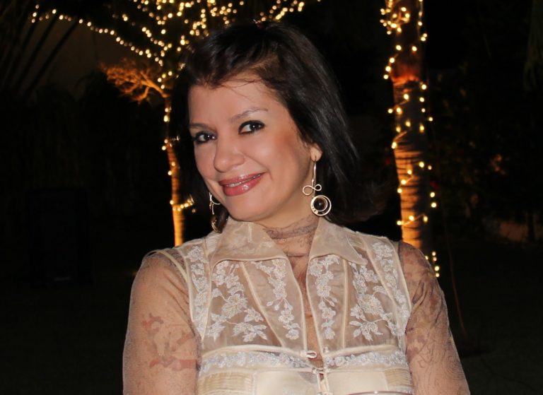 Designer de joias Suzane Farias visita o neto no Canadá