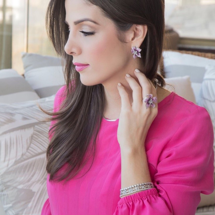 A belíssima Carla Brasil veste exclusivo conjunto da Joalheria R.XIMENES