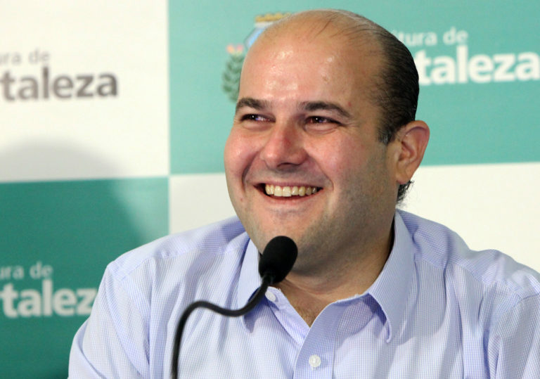 Roberto Claudio tenta captar US$300 milhões com Brics