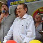 Saudação do Ex-governador CID Gomes ao homenageado Mauro Benevides com a comenda Poeta do Beco do Cotovelo pelo escritor CESAR BARRETO.