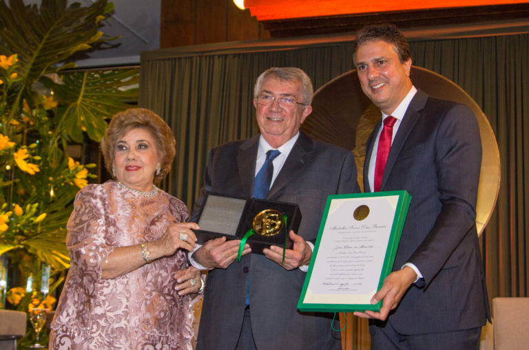 José Dias de Macêdo é homenageado com a Medalha Ivens Dias Branco