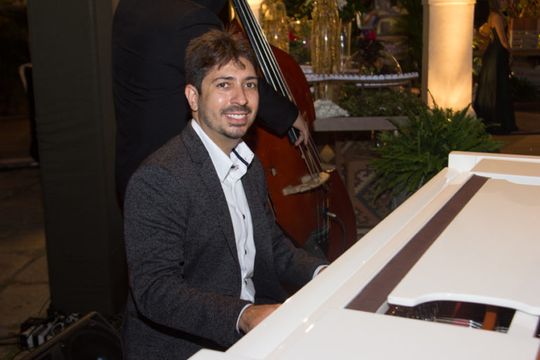 Felipe Adjafre se apresenta na 2ª edição do Pôr do Sol Itinerante