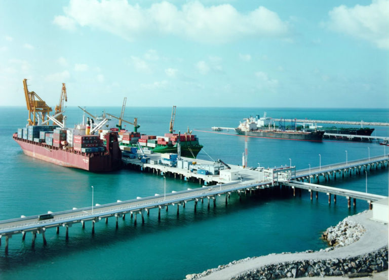 Holandeses pretendem investir R$ 823 milhões em tancagem de combustíveis no Pecém