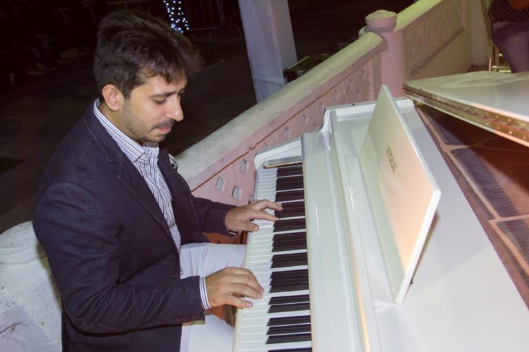 Felipe Adjafre convida Rayane Fortes em noite na Cavalieri Confraria