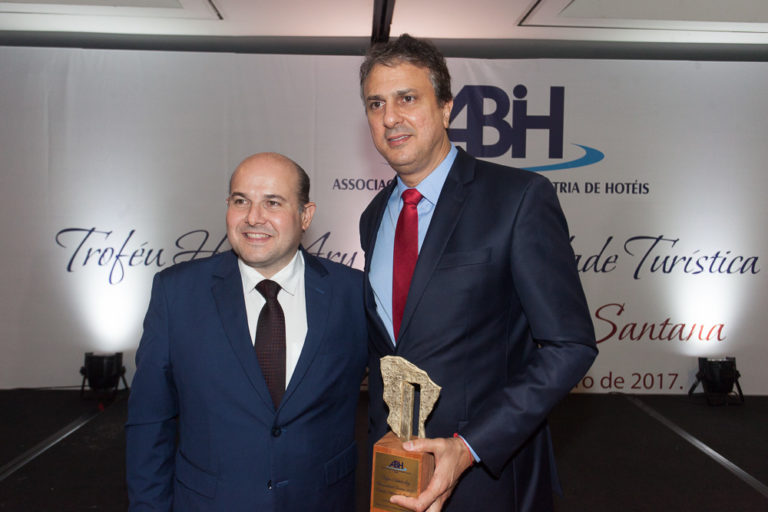 Roberto Cláudio e Camilo Santana autorizam urbanização da comunidade do Dendê