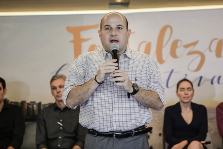 Prefeito define substitutos de secretários que disputarão eleições