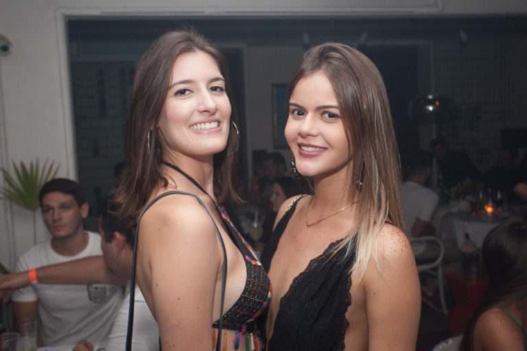 O baile de máscaras o Bistrô Garrafeira