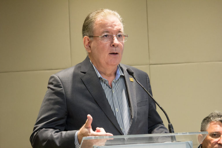 Ricardo Cavalcante, da Fiec, recebe homenagem na Fortaleza Brazil Stone Fair