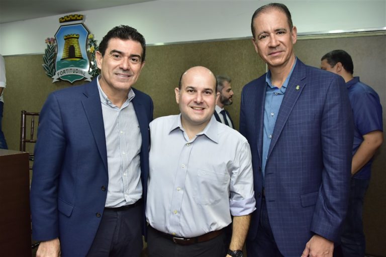 Roberto Cláudio lança edital para operação e administração de terminais