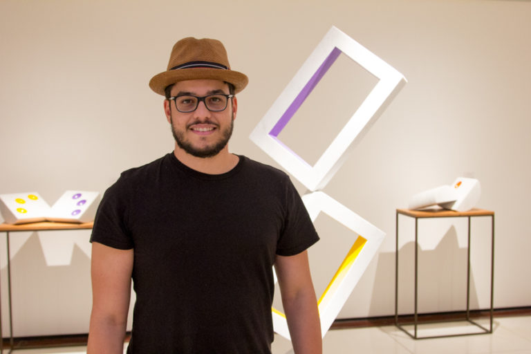 Cadeh Juaçaba desconstrói simbolos nacionais em sua série Quarentena