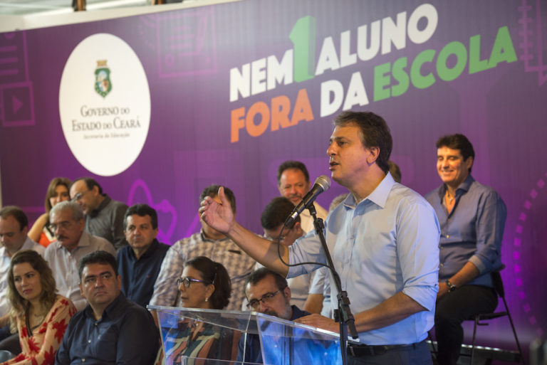 NEM UM ALUNO FORA DA ESCOLA