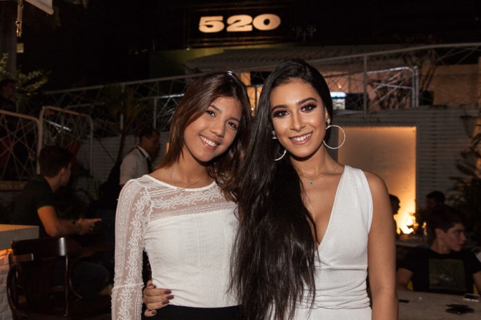 Lara Alves E Carol Araújo