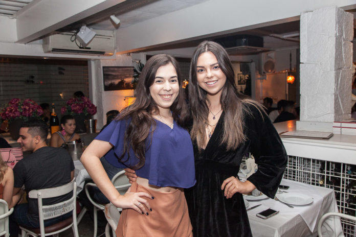 Rebeca Castro E Luana Passos