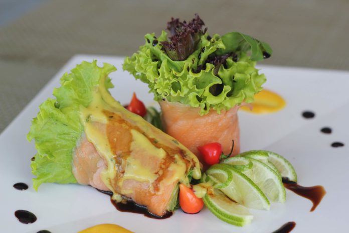 SALMÃO EM FOLHAS