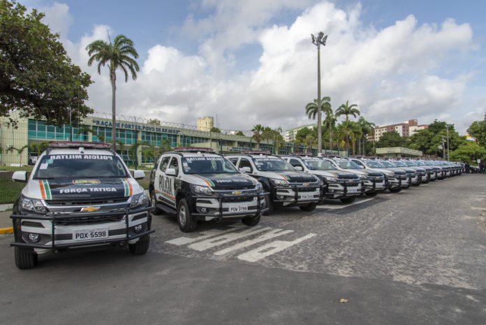 GOVERNADOR CAMILO SANTANA ENTREGA VIATURAS PARA A POLICIA MILITAR EM FORTALEZA