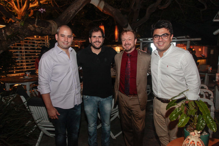André Linheiro, Eduardo Castelão, François Hauteker E Rolff Campos 21