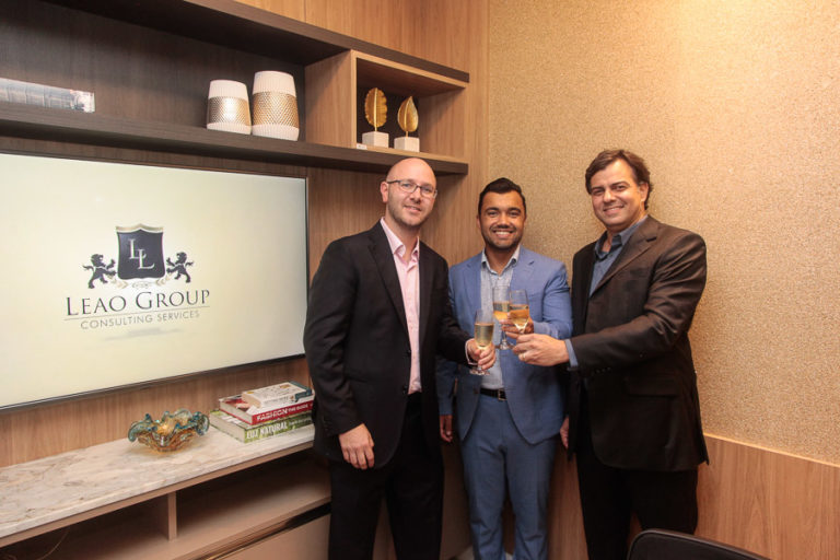 Chad Silverman, Leonardo Leão E Cavour Caldas 2