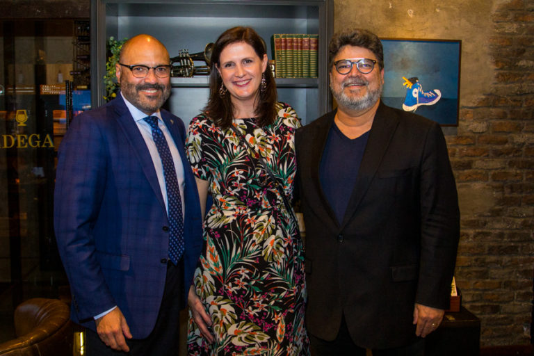 Joe Tocal, Débora Prass E Colombo Cialdini