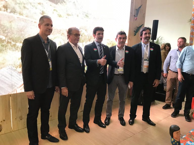 Ministro do Turismo visita espaço do Ceará na Abav Expo 2019