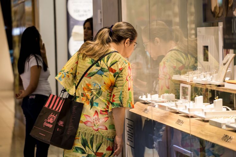 Black Friday nos shoppings RioMar dará até  80% de desconto