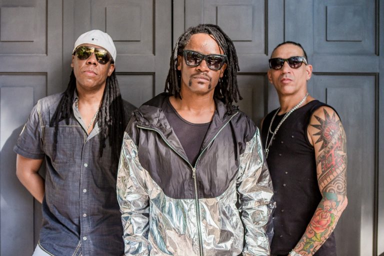 Cidade Negra apresenta novo show em Fortaleza nesta sexta