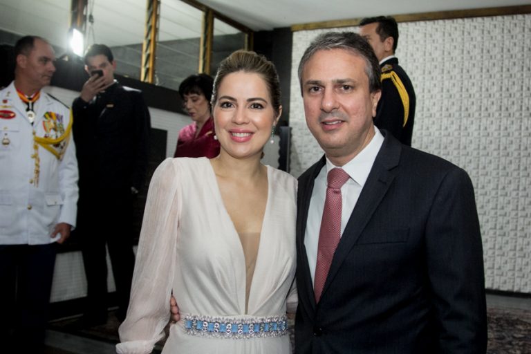 Camilo Santana e Onélia serão pais novamente