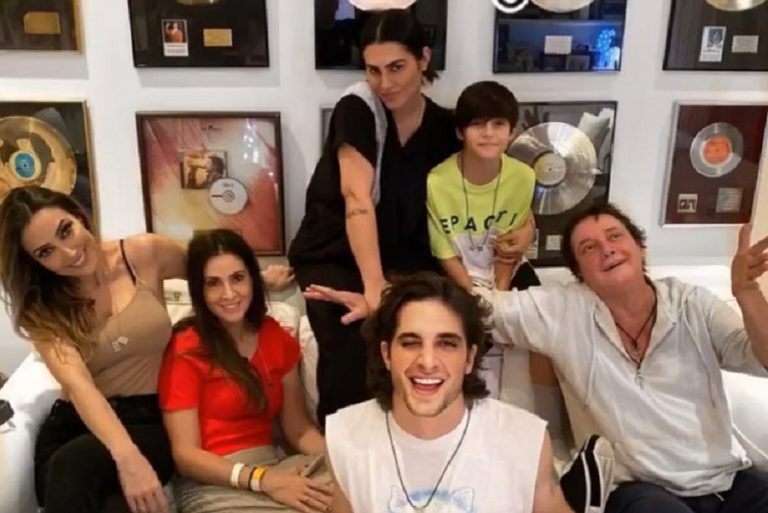 Fábio Jr. reúne filhos para comemoração de Natal